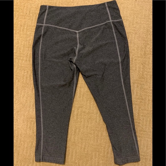 EUC🏃♀️Nike Dry Fit Capri Workout Leggings - Picture 5 of 7